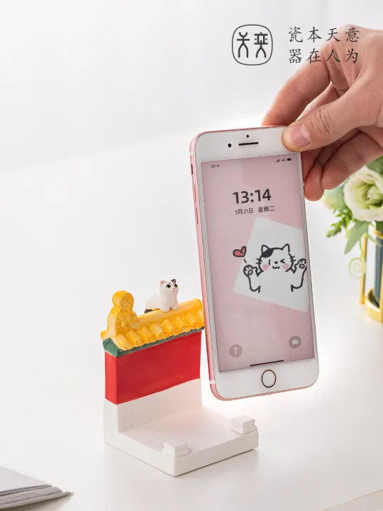 Mobile phone ornaments are especially thoughtful gifts for practical