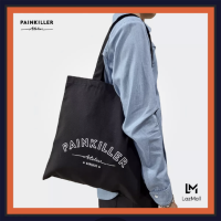 (PAINKILLER) PK CURVE TOTE BAG / กระเป๋าผ้าแคนวาส กระเป๋าสะพาย แฟชั่นผู้ชาย เสื้อผ้าผู้ชาย เพนคิลเลอร์ / Bag men’s fashion menswear PAINKILLER / SS21