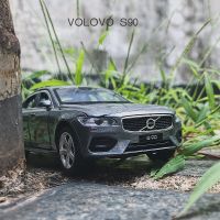 1:32 VOLVO S90 Diecast อัลลอยโลหะที่ได้รับอนุญาตหรูหรารถเก๋งรุ่นคอลเลกชันดึงกลับเสียง &amp; แสงของเล่นรถของขวัญ