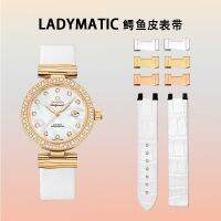 เหมาะสำหรับนาฬิกาโอเมก้าผีเสื้อ LADYMATIC สายหนังจระเข้สุภาพสตรีหนังพับหัวเข็มขัดอุปกรณ์เสริมฝาครอบ