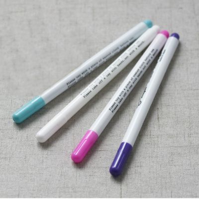 ปากกาเขียนผ้าลบได้ ขนาด 1 มม. (ราคา 1 แท่ง) ปากกาเขียนผ้า มี 4 สีให้เลือก สีฟ้า,  ม่วง, ชมพู, ขาว