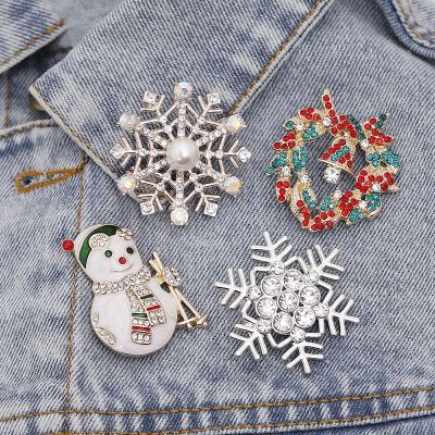 Merry Christmas Brooches Metal Pin Snowman Santa Claus Boot Garland Suit Badges Enamel Brooch New Year Jewelry Gifts Charms