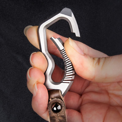 โซ่กุญแจรถทำจากไททาเนียมอัลลอยหลากหลายฟังก์ชันจี้กระเป๋ากุญแจรูปชะแลงเข็มขัดหนังวัวแบบ Mad เครื่องมือ EDC ของผู้ชาย