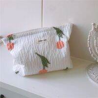 ทิวลิปกระเป๋าเครื่องสำอางผ้าที่สวยงามของผู้หญิงกระเป๋าขนาดถือได้ฝรั่งเศสโรแมนติกกล่องเก็บเครื่องสำอางสดกระเป๋าใส่หูฟังชั้นวางของในห้องน้ำ