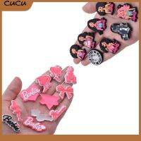 CUCU 20Pcs คาวาอิ เครื่องประดับตุ๊กตาบาร์บี้ DIY การ์ตูนอะนิเมะ ตุ๊กตา3D ตกแต่งเคสโทรศัพท์ ของใหม่ พีวีซีพีวีซี แพทช์พวงกุญแจต่างหูกิ๊บ ของขวัญของเล่นของเล่น