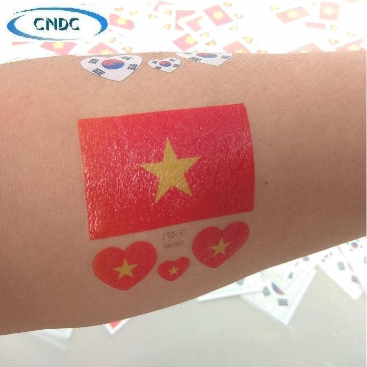 Năm 2024, hình xăm lá cờ Việt Nam đang trở thành một trào lưu mới của giới trẻ. Những hình ảnh ấn tượng với lá cờ đỏ sao vàng được chạm khắc trên da, tôn vinh tình yêu và sự tự hào dành cho đất nước. Hãy cùng nhìn ngắm các hình xăm tuyệt đẹp này để cảm nhận sự kiêu hãnh của người Việt Nam.