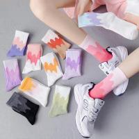 ถุงเท้าข้อยาว 3 เฉดสี ลายไล่โทนสี แนวแฟชั่น น่ารัก สไตล์ญี่ปุ่นKorean tube socks gradient color womens socks colorful sports socks