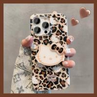 เคสโทรศัพท์มือถือลายการ์ตูน Hello Kitty Leopard พร้อมที่วางโทรศัพท์พับได้เคสด้านหลังซิลิโคนแบบนิ่มสำหรับโทรศัพท์15 Pro Max 15 Plus 14 Pro Max 13 Pro Max สำหรับ iPhone 12 Pro Max 11