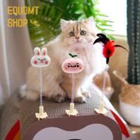 EQUOMT การ์ตูนหนูที่มีสีสันความคิดสร้างสรรค์แท่งของเล่นหยอกแมวเสือบรรเทาความเบื่อแบบอินเตอร์แอคทีฟของเล่นก้านขนนกสำหรับแมวทีเซอร์จับแมว