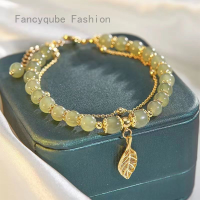 Fancyqube สร้อยข้อมือหยก Hetian ธรรมชาติสูงสำหรับผู้หญิงกำไลข้อมือหยกรูปใบไม้สีทองลูกปัดหินสี