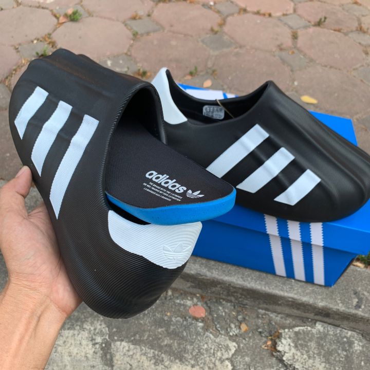 รองเท้าผ้าใบ-adidas-สีดำ-สินค้าพร้อมส่ง