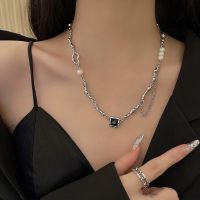 Elegant Vintage Barotte สร้อยคอผู้หญิงสแควร์สไตล์พังก์สีดำสีขาว Zircon จี้ Clavicle Chain