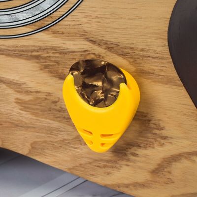 Guitar Accessories 1Pc Portable Plactic Guitar Pick Plectrum Holder Case Box Acoustic Heart Shaped Guitar Parts Guitar Bass Accessories