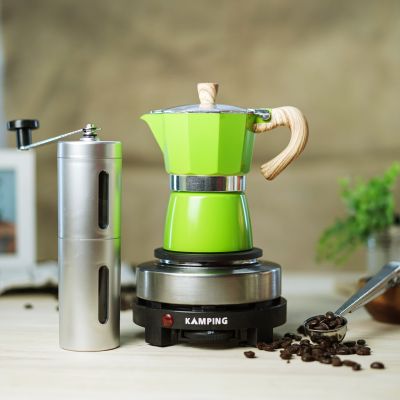 (สีเขียว) KAMPING ชุดกาต้มมอคค่าพอท Moka Pot ลายไม้ + เตาไฟฟ้า500w + เครื่องบดมือหมุน + 2-1 ช้อนหนีบ