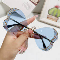 รูปแบบใหม่ส่วนบุคคลรักการสร้างแบบจำลองแว่นตากันแดด Frameless สำหรับผู้หญิง