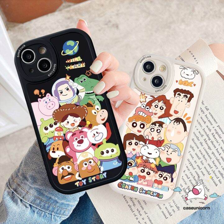 เคสคู่รักลายกราฟฟิตีการ์ตูนทอยสตอรี่น่ารักเข้ากันได้กับ-iphone-11-14-13-12-pro-max-7plus-xr-7-6-8-6s-plus-x-xs-max-se-2020เคส-tpu-นุ่มกันกระแทกสีเทียนตลก-shin-chan