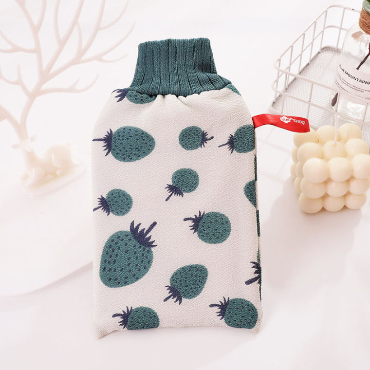 fiber-material-comfortable-rubbing-bath-thickened-bath-towel-dense-foam-strawberry-print-bath-towel-bath-towel-double-sided-bath-towel