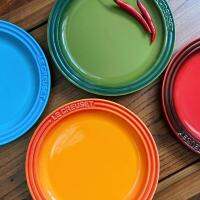 Le Creuset สโตนแวร์พอร์ซเลนผัดรอบแผ่น23เซนติเมตรครัวเรือนผลไม้บนโต๊ะอาหารแผ่นพอร์ซเลนจานสเต็ก