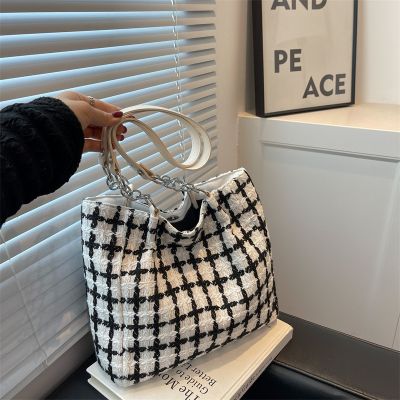 [COD] Large-capacity bag womens 2022 autumn and winter new style this years popular one-shoulder underarm fashion plaid tote
