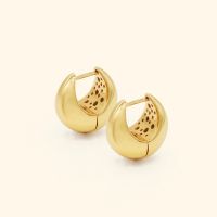 Shependence ต่างหูซูเปอร์โบลด์ (Super Bold Pottery Hoop Earrings)