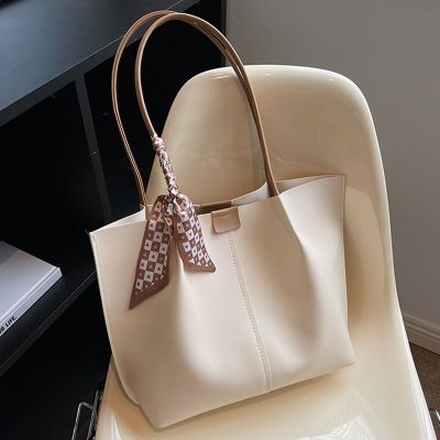 MLBˉ Official NY Commuting to work all-match large-capacity bag womens spring and summer new class high-end large bag shoulder tote bag