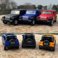 รถจี๊ป1:36 Wrangler โมเดลรถโลหะผสม Diecasts ของเล่นโลหะ Off-Road ยานพาหนะรถสะสมของเล่นแบบจำลองสูง