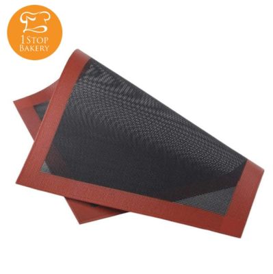 Silicone Crispy mat 30x40 cm. Black Color with Red Edg / แผ่นซิลิโคนรองอบ (มีรูระบายอากาศ)