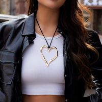 Hollowed Big Heart Pendant Necklace for Women Hip Hop Trendy Large Necklace 2023 Fashion Jewelry on Neck Accessories Girls Gifts Fashion Chain Necklac