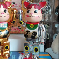 Bearbrick ไฟฟ้ารุนแรงหมีสองโชคดีแมวโกลเด้นนมสาวตุ๊กตารุ่น400%