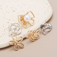 1pcs Brooch Pins Neckline Brooches Shirt Collar Lapel Pin Buckle Fixed Invisible Jewelry