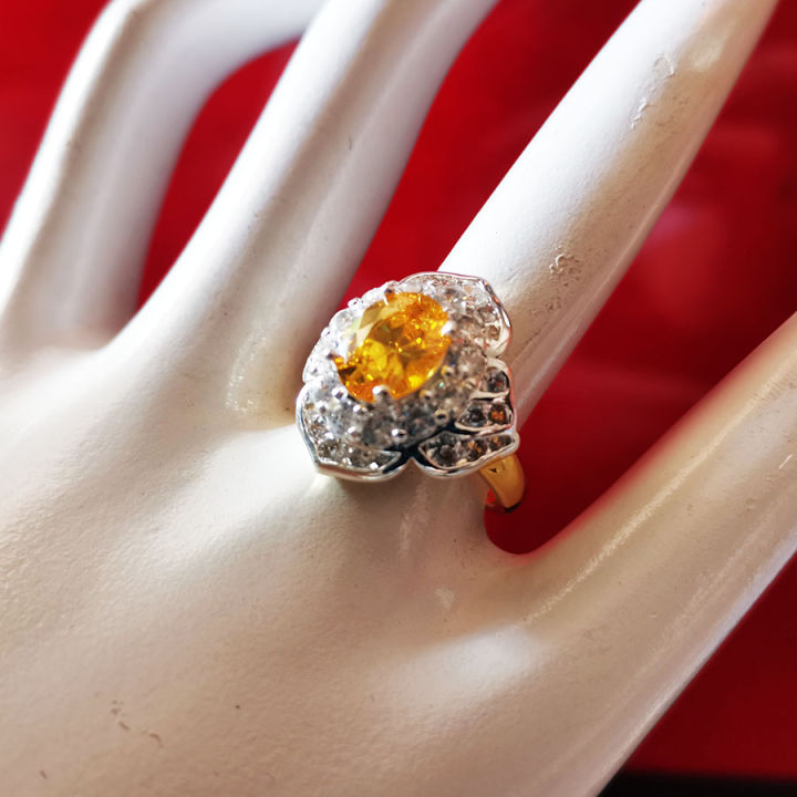 inspire-jewelry-แหวนพลอยสีส้ม-แซปไฟร์สีส้ม-padparadscha-เกิดวันพฤหัสบดี-ควรใช้เครื่องประดับอัญมณีที่เป็นสีส้ม-หรือสีแสด-พลอยบุษราคัมสีเหลือง