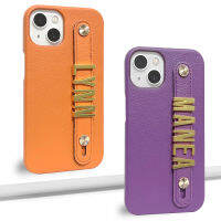 สายเคสโทรศัพท์หนังชื่อชื่อย่อสำหรับโลหะที่มีลักษณะเฉพาะตัวสำหรับ iPhone 13 12 11 14 15 Pro Max Mini 7 8 Plus ข้อมือที่ใส่