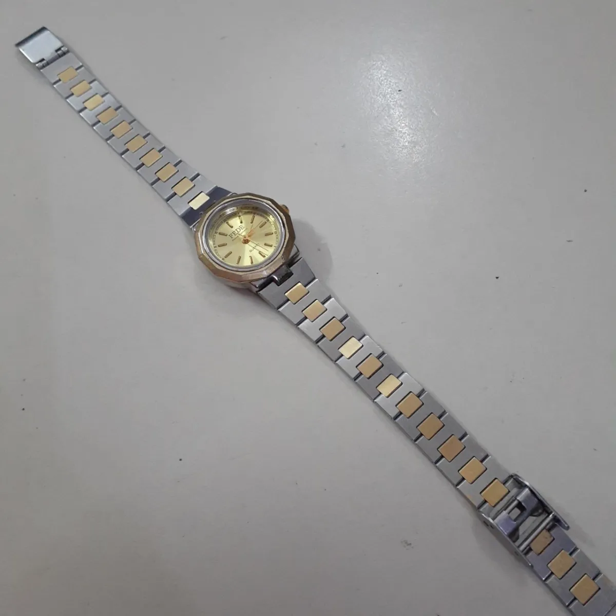 Đồng hồ đeo tay nữ Fede 2 hand mặt trải tia kim vàng cộc số nổi vàng |  