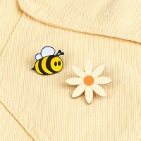 Cute Bee Flower Enamel Pin Funny Chrysanthemum Petal Brooch Women Jeans Coat Lapel Pin Badge Jewelry Gift for Friend New Arrival