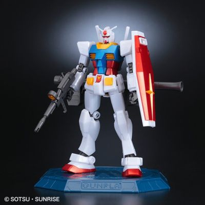 [BANDAI] HG 1/144 RX-78-2 Gundam (Metallic Gloss Injection) Gundam Base Limited