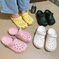 ~ รองเท้าแตะ Crocs เนื้อเจลลี่ ยาง กันลื่น แต่งรูกลวง แต่งสายรัดด้านหลัง เหมาะกับใส่ในบ้าน สําหรับผู้หญิง