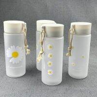 550Ml ขนาดเล็ก Daisy โปร่งใสพลาสติกกระบอกน้ำ S Creative Frosted กระบอกน้ำแบบพกพาเชือกชาถ้วย BPA ฟรี