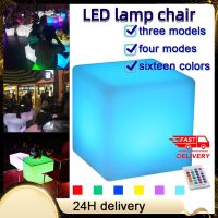 LEDส่องสว่างCubeกันน้ำแบบชาร์จไฟได้LEDสีRGBเปลี่ยนCubeที่นั่งใหม่เฟอร์นิเจอร์นอกอาคารสร้างสรรค์เก้าอี้บาร์การควบคุมระยะไกลที่มีสีสันชาร์จตารางอุจจาระ