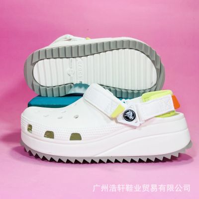 【Ready Stock】2023CrocsˉClassic mens and womens anti-skid and wear-resistant beach sandals with thick soles and wear-resistant hole shoes
