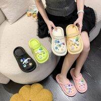 รองเท้าแตะสำหรับสุภาพสตรี High bottom hole hole shoes female 2023 new cute cartoon baotou half slippers sandals