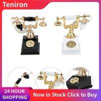 Teniron 2PCS Retro Miniature โทรศัพท์ขนาดเล็กรุ่นโทรศัพท์บ้านเฟอร์นิเจอร์ตุ๊กตาเฟอร์นิเจอร์