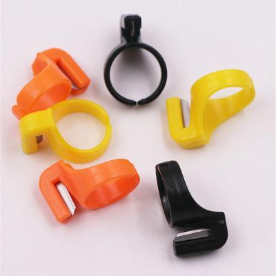1Pcs Plastic Quilting Thread Cutter Thimble Finger Knife Ring Home Cutting Tool For Yarn Cutting Embroidery Quilting Sewing Tool Needlework