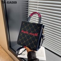 Senior feeling web celebrity 2023 new tide contracted letter color portable small bread niche design single shoulder bag