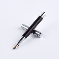 ปากกาเขียนตัวอักษรประดิษฐ์เซ็นชื่อทำจากไม้โลหะปากกาหมึกซึมหัวปากกา Iraurita หรูหราของขวัญเครื่องเขียนออฟฟิศโลโก้ออกแบบได้ตามที่ต้องการ