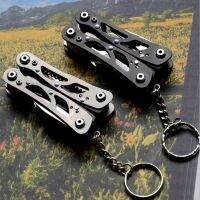 เครื่องมือเอนกประสงค์ (multi tool)  เล็กกะทัดรัด เป็นพวงกุญแจขนาดพกพา พร้อมไนล่อนเคส บริการเก็บเงินปลายทาง สำหรับคุณ