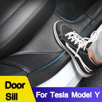 แผ่นป้องกันแผ่นติดประตูรถกันรอยเท้าแถบติดขอบประตูหลังสำหรับ Tesla รุ่น Y 2022พรมปูพื้นรถแผ่นป้องกันด้านข้างแผ่นฟิล์มขอบด้านข้างแผงหน้าปัดสติกเกอร์
