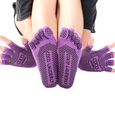 Women Stockings and Gloves Sets Newest Arrival Yoga Split Finger Sports Gloves Five-finger Sports Socks Set 5 Colors