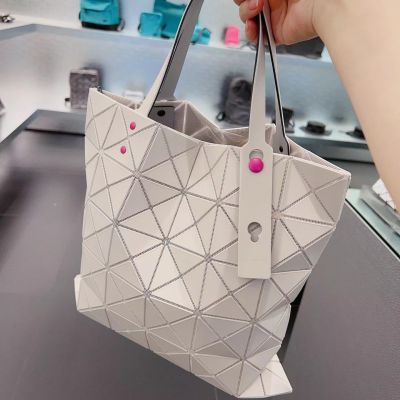 Issey Miyake Japans new March limited color nails 6x6 six-grid diamond bag large-capacity portable shoulder tote bag