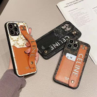 CrashStar เคสที่มีช่องเสียบการ์ดโทรศัพท์หนังแฟชั่นพร้อมสายรัดข้อมือขาตั้งสำหรับ iPhone 14 13 12 11 Pro Max XS X 8 + 7 Plus เคสโทรศัพท์แข็งกันแรงกระแทกพร้อมเลนส์คลุมทั้งหมดป้องกันกล้องขายดี