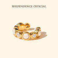 Shependence ต่างหูหนีบไข่มุกและคริสตัล (Classic Pearls With Crystal Bezel Ear Cuff)